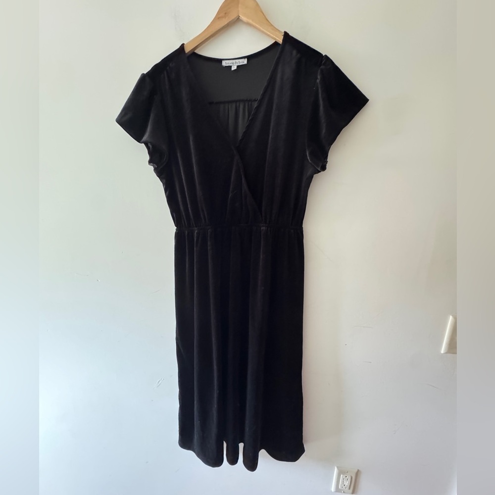 See And Be Seen Black Velvet Short‎ Sleeve V Neck A Line Dress